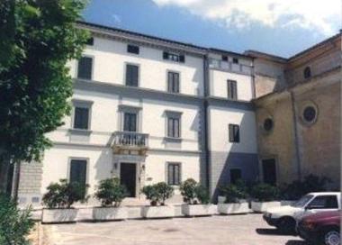 Sopra la Casa di riposo; a destra Fulvia Petrini e il sindaco Carli 