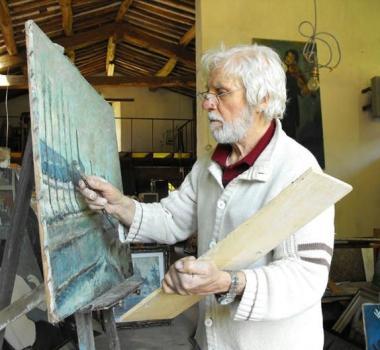 Mario Querci al lavoro nel suo studio    