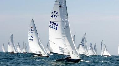 Una regata di imbarcazioni classe Star come quelle che solcheranno il mare davanti Marina