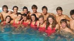 Gli atleti della Futura in una foto di gruppo immersi nella piscina di via Roma