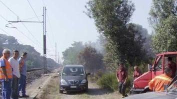 L’intervento di spegnimento lungo la ferrovia