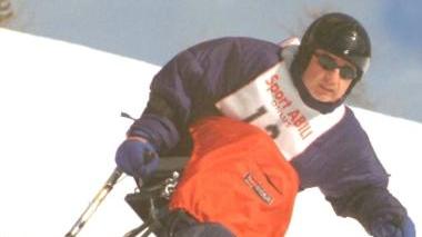 Un disabile mentre scia su una pista dell’Abetone