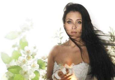 Una bella immagine del soprano aullese Giorgia Fumanti e sotto il cantante Gino Paoli con il quale interpreta musiche di Giacomo Puccini 