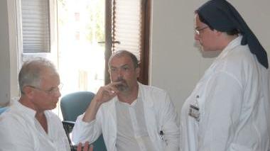 <b>Tre specialisti. </b>Da sinistra, Camaiti (Medicina), Sani (Malattie infettive) e Galli (Hospice)