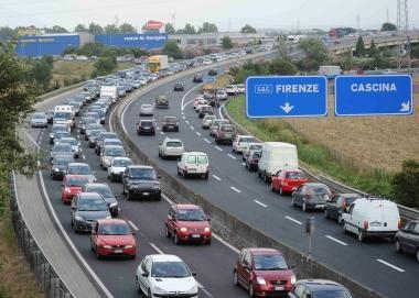 Le file che si sono formate sulla Fi-Pi-Li per lincidente 