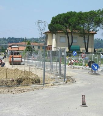 Il cantiere di via Quarterona al centro delle polemiche 