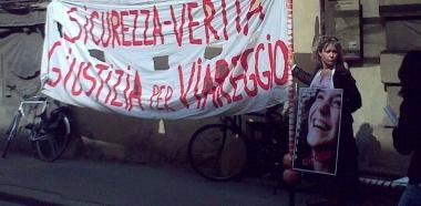 Daniela Rombi davanti alla Procura a Firenze 
