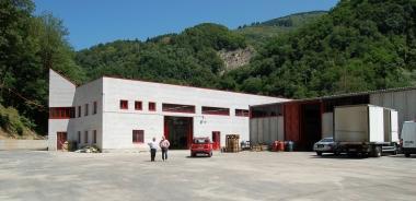 Il nuovo stabilimento dellazienda cutiglianese a destra Guido e Eolo Nesti   