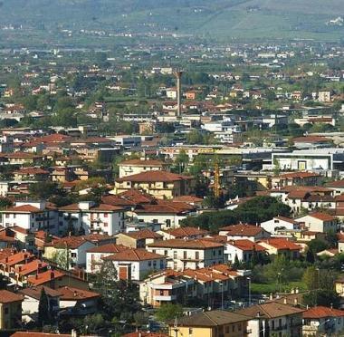 Una panoramica della citt&agrave; di Quarrata che si appresta ad estendere i propri confini  