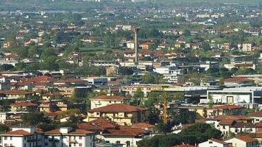 Una panoramica della città di Quarrata che si appresta ad estendere i propri confini