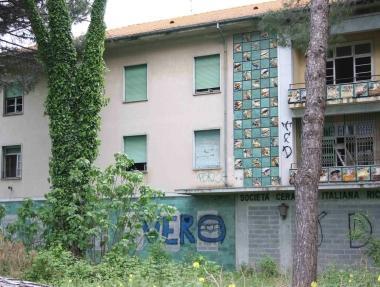 Lex colonia Laveno sul viale Apua 