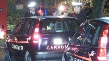 Una pattuglia dei carabinieri durante alcuni controlli di notte