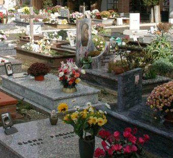 <b>CIMITERO </b>&Egrave; accaduto nel piccolo camposanto di Prata   