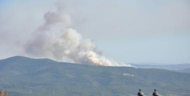 <b>LE LINGUE DI FUOCO.</b> Sulla collina di Montorsaio sul versante che guarda Roccastrada 