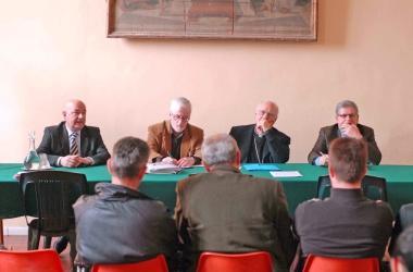 Il vescovo Mansueto Bianchi nel 2009 durante lappello alla comunit&agrave; per finanziare il fondo 