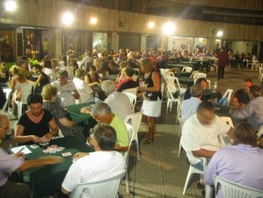 Giocatori impegnati in piazza Bellariva a Tirrenia 