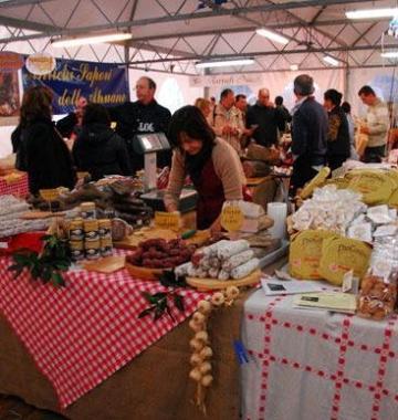 <b>IN PIAZZA.</b> Uno stand della passata edizione della kermesse 