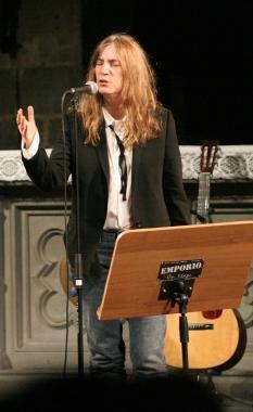 Salta il concerto-evento di Patti Smith a Viareggio