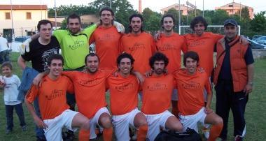 Nella foto in alto a destra il Tdb Ciro vincitore fra gli Over 18 Qui sotto il Gruppo Limite che ha prevalso nella categoria 94/95 