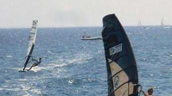 Una gara di windsurf