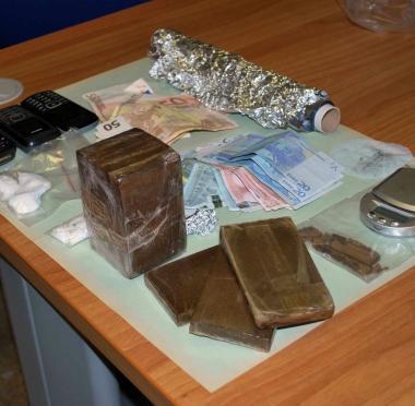 Avevano un chilo di droga in casa Due giovani arrestati dalla polizia