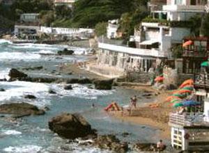 Malore in spiaggia alla baia del Quercetano