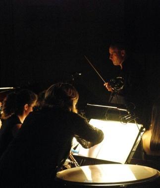 Alessandro Licostini dirige lensemble Opera-ndo    