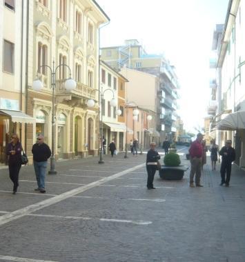 <b>COMMERCIO.</b> Nel centro di Follonica   
