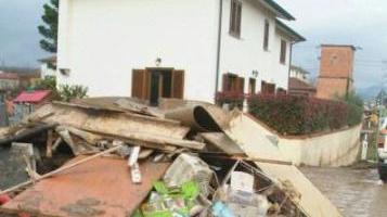 Materiale accatastato dopo l’alluvione di dicembre