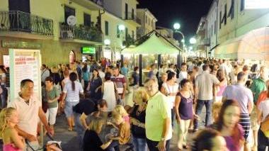 Le strade di San Vincenzo durante la Notte bianca