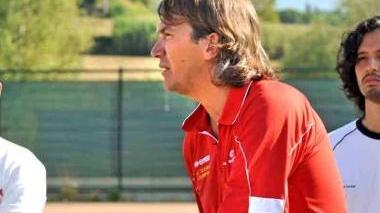 <b>PRONTI </b>Egidio Seghi tecnico del Quarrata che dovrà confermarsi dopo la stagione rivelazione conclusa a maggio Lunedì i giallorossi torneranno in pista