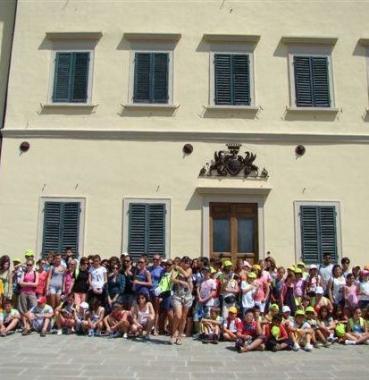 Il gruppo davanti al Museo della geotermia  
