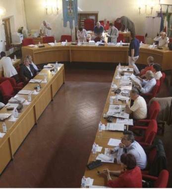 Una seduta del consiglio comunale di San Giuliano 
