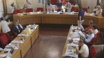 Una seduta del consiglio comunale di San Giuliano