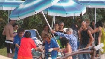 I tentativi di soccorso al giovane stroncato da un malore nella piscina del Country Club