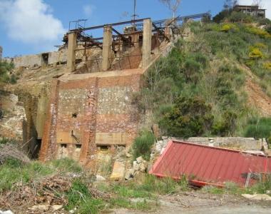Gli edifici un tempo utilizzati per le attivit&agrave; minerarie nella zona di Vigneria, ora larea potrebbe essere ceduta gratuitamente al Comune di Rio Marina 