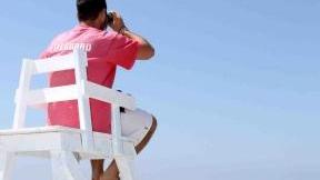<strong>VIGILANZA</strong> Un bagnino su una torretta di avvistamento