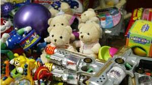 Sequestrati 2000 giocattoli a Lido I vigili: «Sono pericolosi per i bambini»