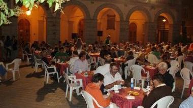 Un torneo di bridge sotto le stelle
