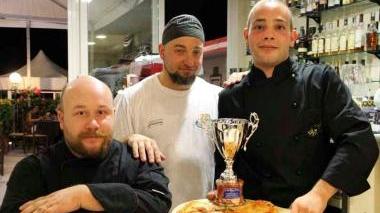 Un momento della premiazione del Corallo Nero di Marina di Carrara