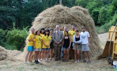 I ragazzi di Legambiente con il sindaco Cecconi 