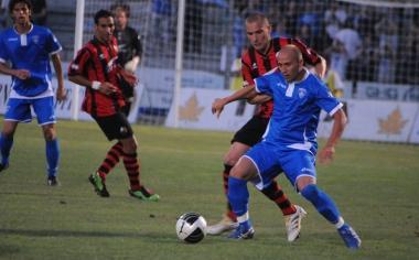 <b>IL DUELLO. </b>Bertoli marca stretto lex Coralli, autore del gol del pari empolese (Vip) 