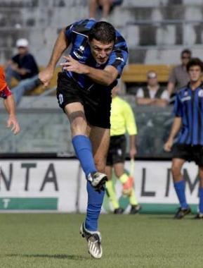 La grinta di Vitaliano Bonuccelli con la maglia del Pisa ora al Ponsacco 