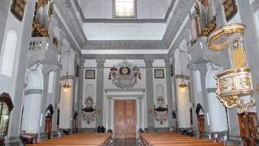A sinistra i due organi nella chiesa di S. Ignazio di Loyola