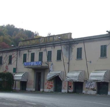 L’ex albergo La Perla abbandonato all’incuria del tempo preso di mira dai ladri