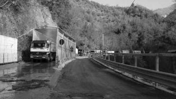 Sotto da sinistra: Pasquali, Macchiarini e Tonelli Nell’altra foto a destra Andrea Lomi