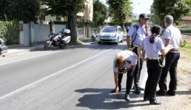 RILIEVI. Vigili urbani sul luogo di un incidente (foto darchivio)   