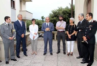 Il questore Francesco Tagliente con i sindaci e gli altri dirigenti delle forze dellordine 