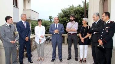 Il questore Francesco Tagliente con i sindaci e gli altri dirigenti delle forze dell’ordine