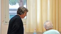Un’anziana ricoverata in un reparto dell’ ospedale